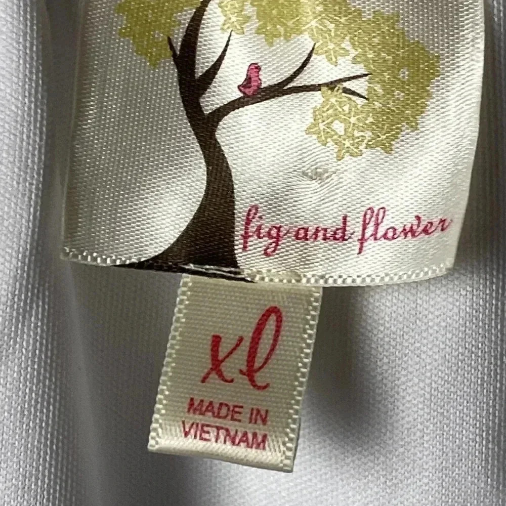 FIG AND FLOWER SIZE XL WHITE GAUZY DRESS LINED BELL SLEEVES EMBROIDERED‎ DESIGN - Picture 3 of 14